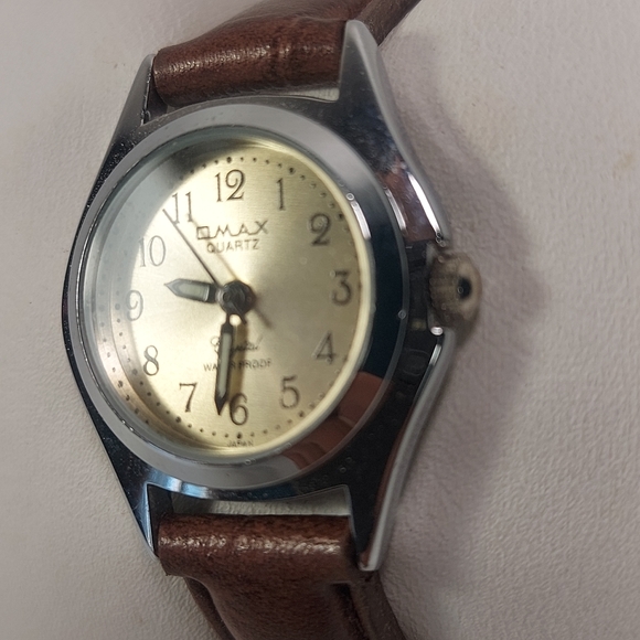 QMAX Silver Tone Brown Leather Ladies Wrist Watch, New Battery - Picture 2 of 8